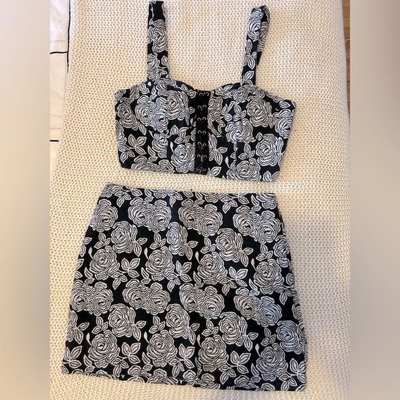 Matching set - Picture 2 of 2